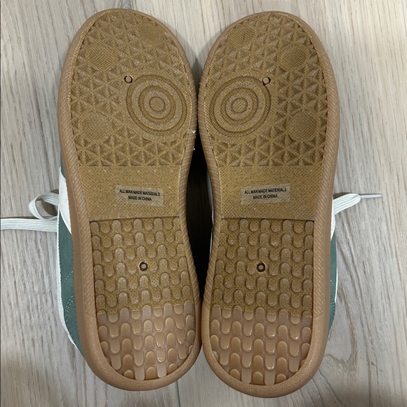 NWOT Dolce Vita Sage & Green Sneakers - Picture 5 of 8